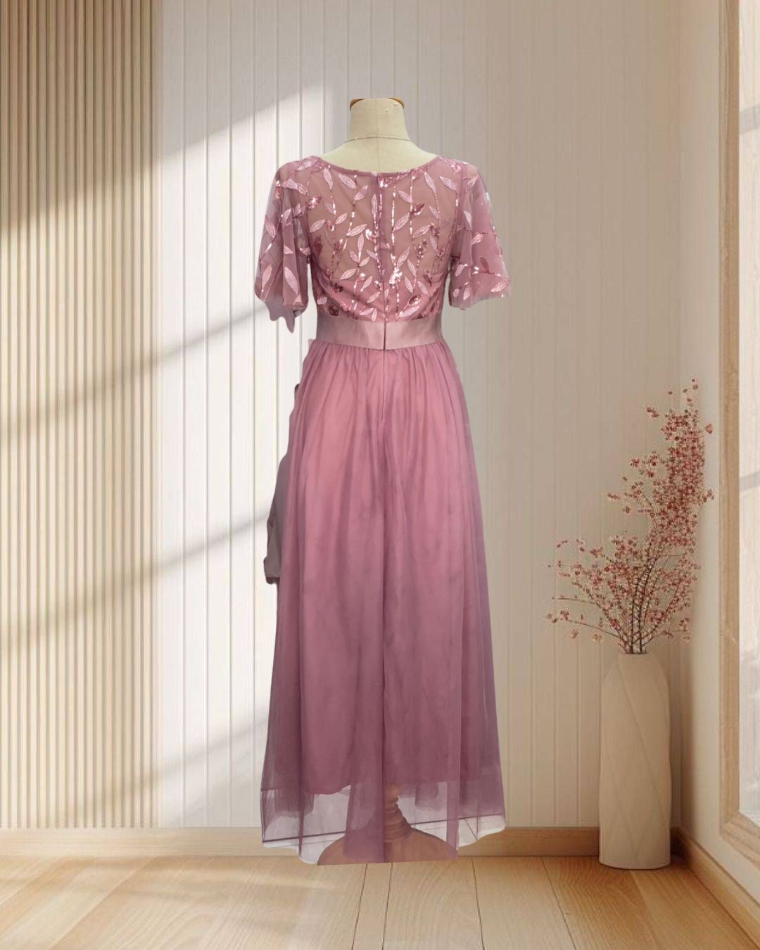 (PRE-LOVED) ราตรียาวสีม่วง ปักเลื่อมกลิตเตอร์รูปใบไม้ ไซส์ M