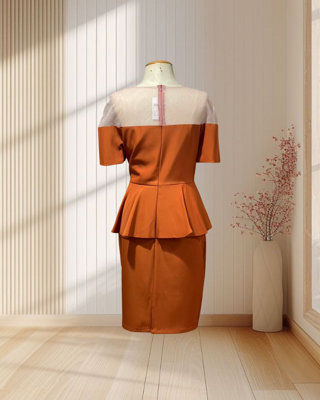 (PRE-LOVED) ราตรีสั้นสีน้ำตาลอิฐมีแขน (L)