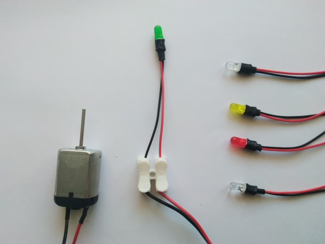 เครื่องปั่นไฟด้วยลมแบบรอบต่ำ