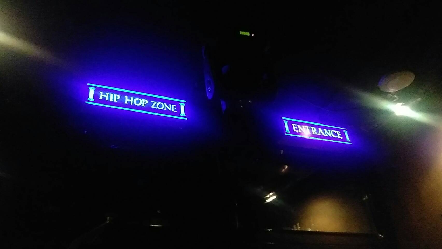 ป้ายกล่องไฟทองเหลือง #HIPHOPZONE ติดตั้งป้าย โรงแรมพูลแมน อโศก #ร้านป้ายอโศก