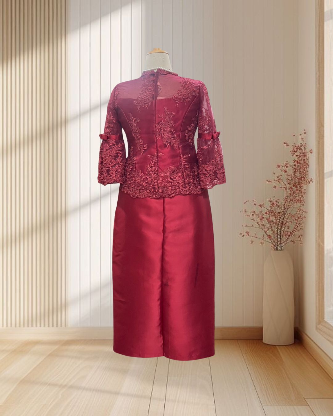 ชุดคุฯแม่สีแดง ผ้าลูกไม้ แต่งโบว์ที่แขน +กระโปรงยาวผ้าไหมเทียม ไซส์ 2XL