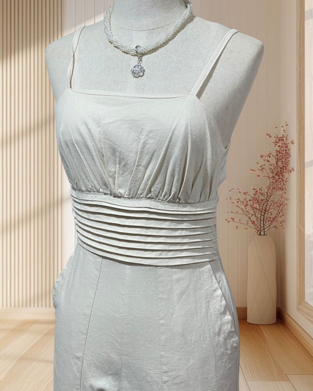 (PRE-LOVED) จั๊มพ์สูทสีครีม ขายาว สายเดี่ยวผูกโบว์ด้านหลัง ไซส์ S