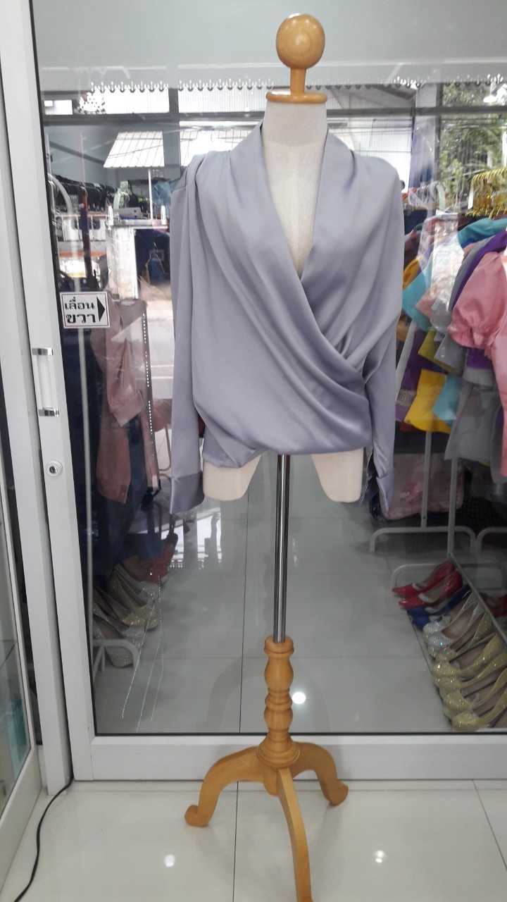 เสื้อแขนยาวคอวีสีเทา (2XL)
