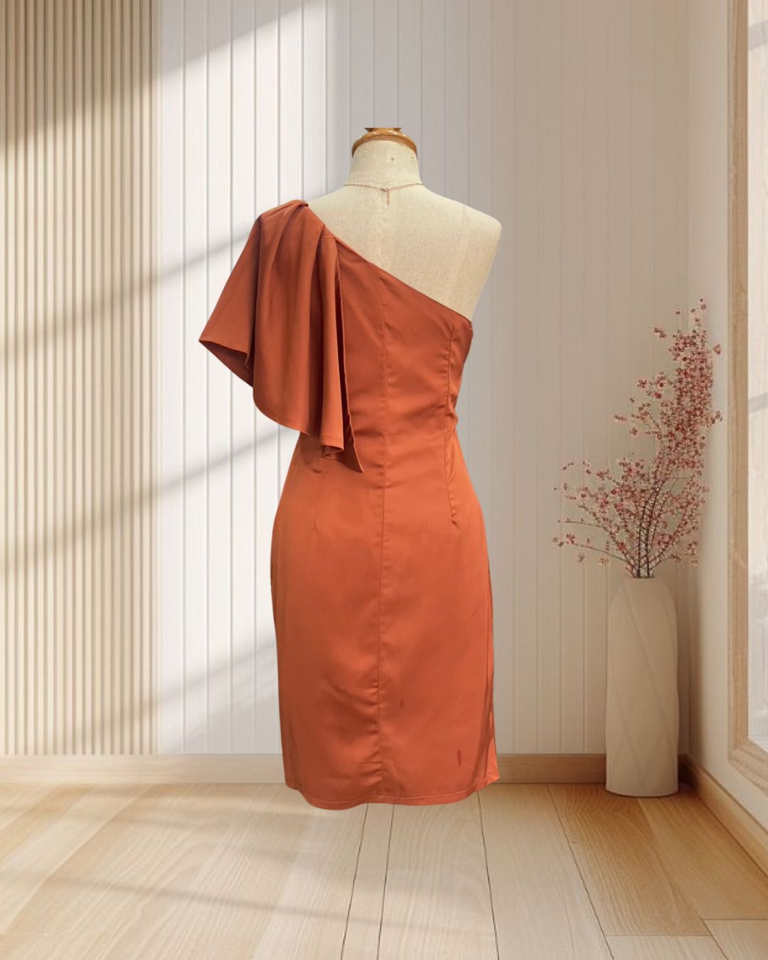 (PRE-LOVED) ราตรีสั้นสีส้มอิฐ บ่าเฉียงปกแขนกรุยกราย ไซส์ M