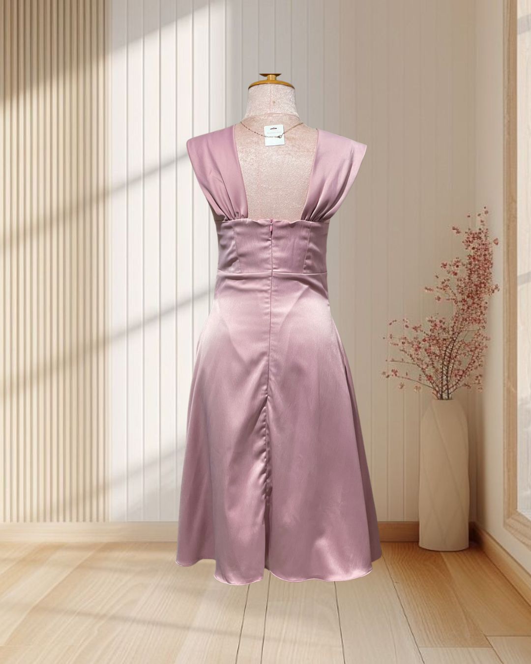 (PRE-LOVED) ราตรีสั้นสีชมพู สายเดี่ยวใหญ่ จีบอก ไซส์ M