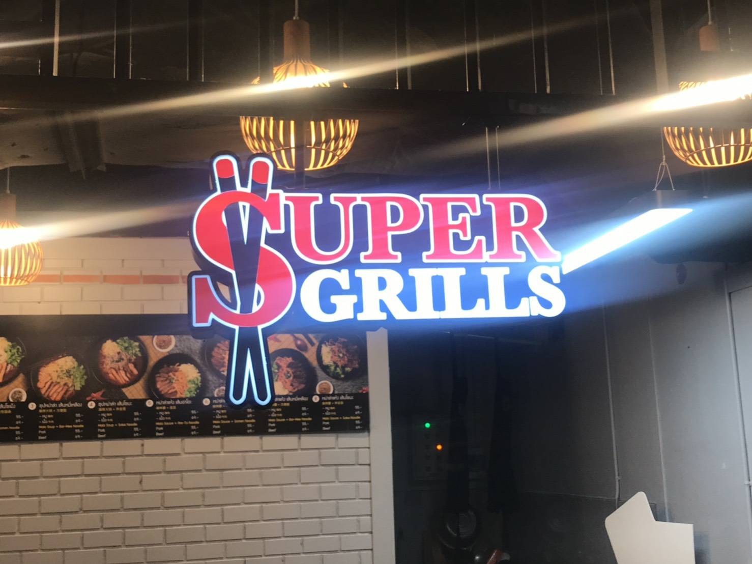 งานติดตั้งป้ายกล้องไฟ ร้าน super grilis เซ็นทรัลแอร์พอต เชียงใหม่ #ป้ายเชียงใหม่ #ป้ายไฟเซ็นทรัล