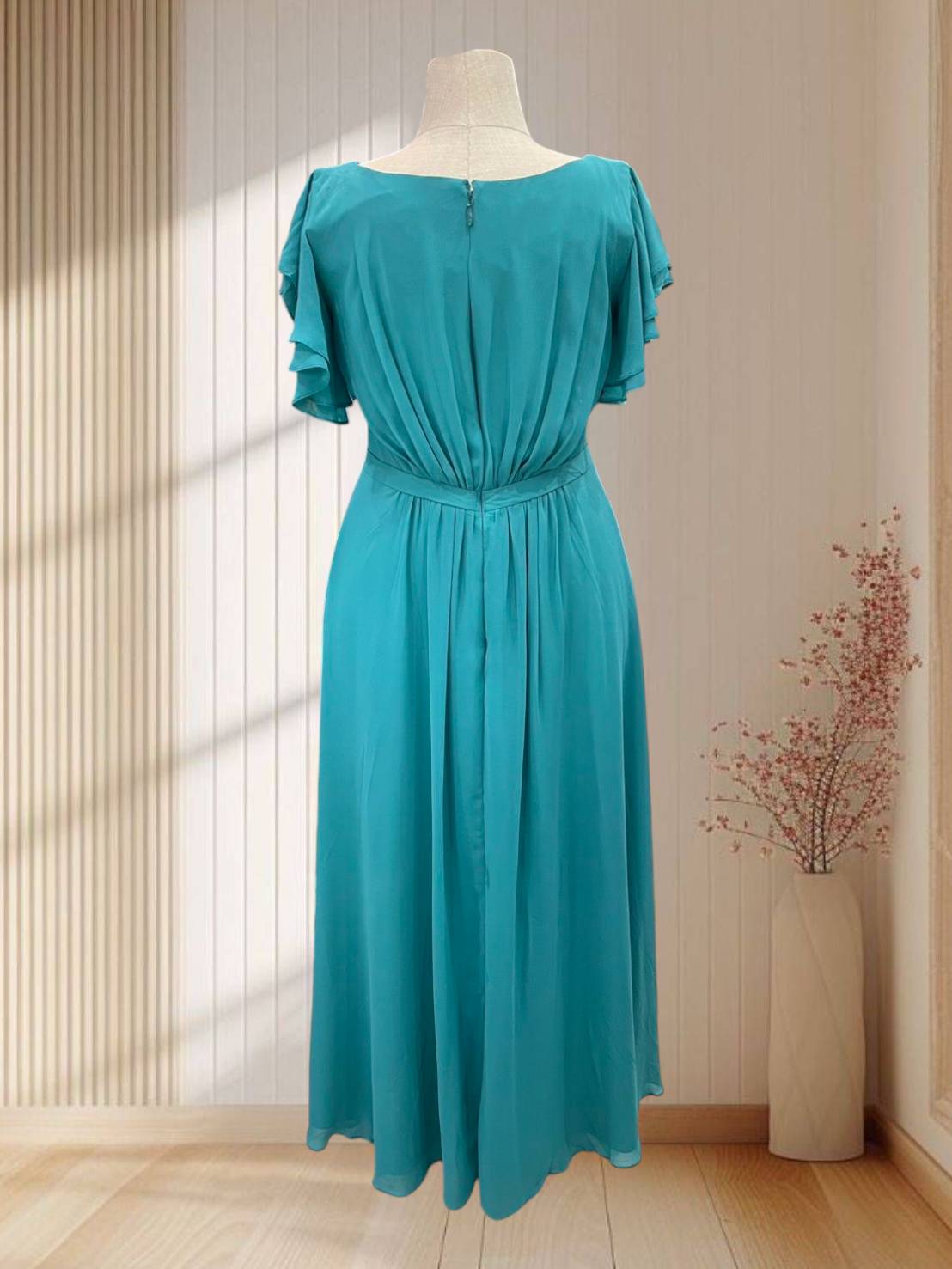 (PRE-LOVED) ราตรียาวสีเขียว ผ้าชีฟองแขนระบาย ผ้กรุยกราย พริ้วๆ ไซส์ 2XL