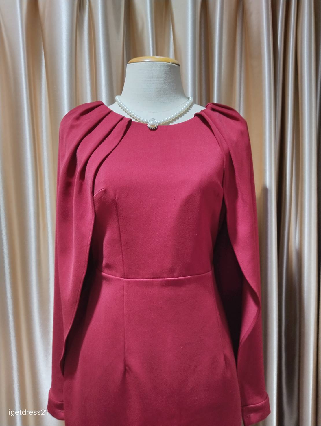 (PRE-LOVED) สั้นแดงไวน์แขนยาว (XL)