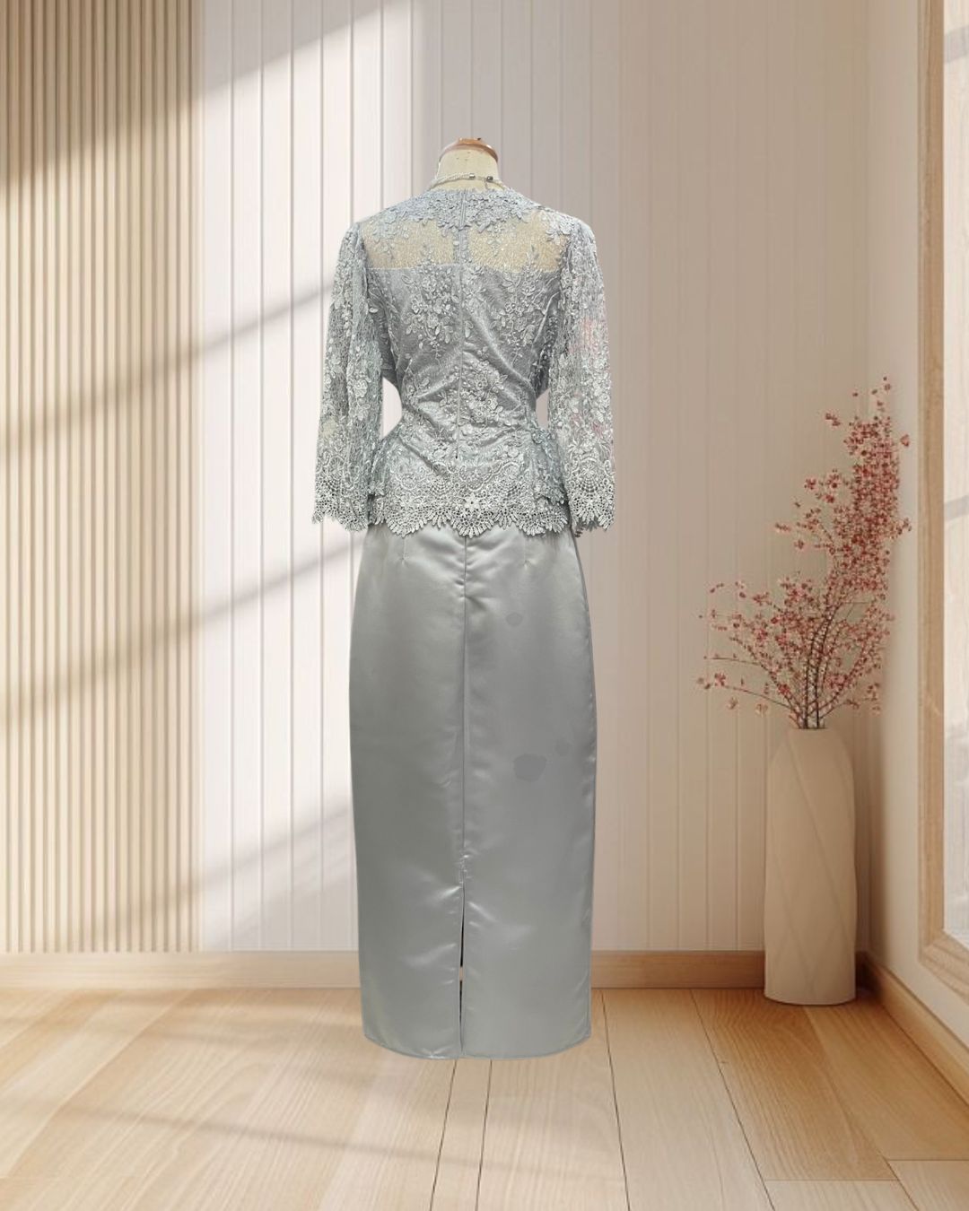 (PRE-LOVED) ชุดคุณแม่สีเทา ผ้าลูกไม้+กระโปรงผ้าไหมเทียม ไซส์ L