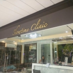 ป้ายอักษรโลหะ Showtime Clinic