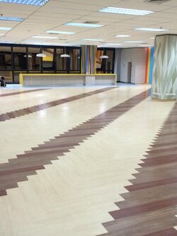 กระเบื้องยางลายไม้ ปูสลับสองสี