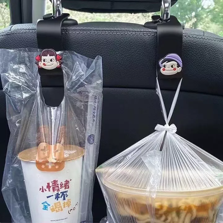 ตะขอแขวนของในรถยนต์ ลายมินนี่มิคกี้ สี่ชิ้น ราคา 20